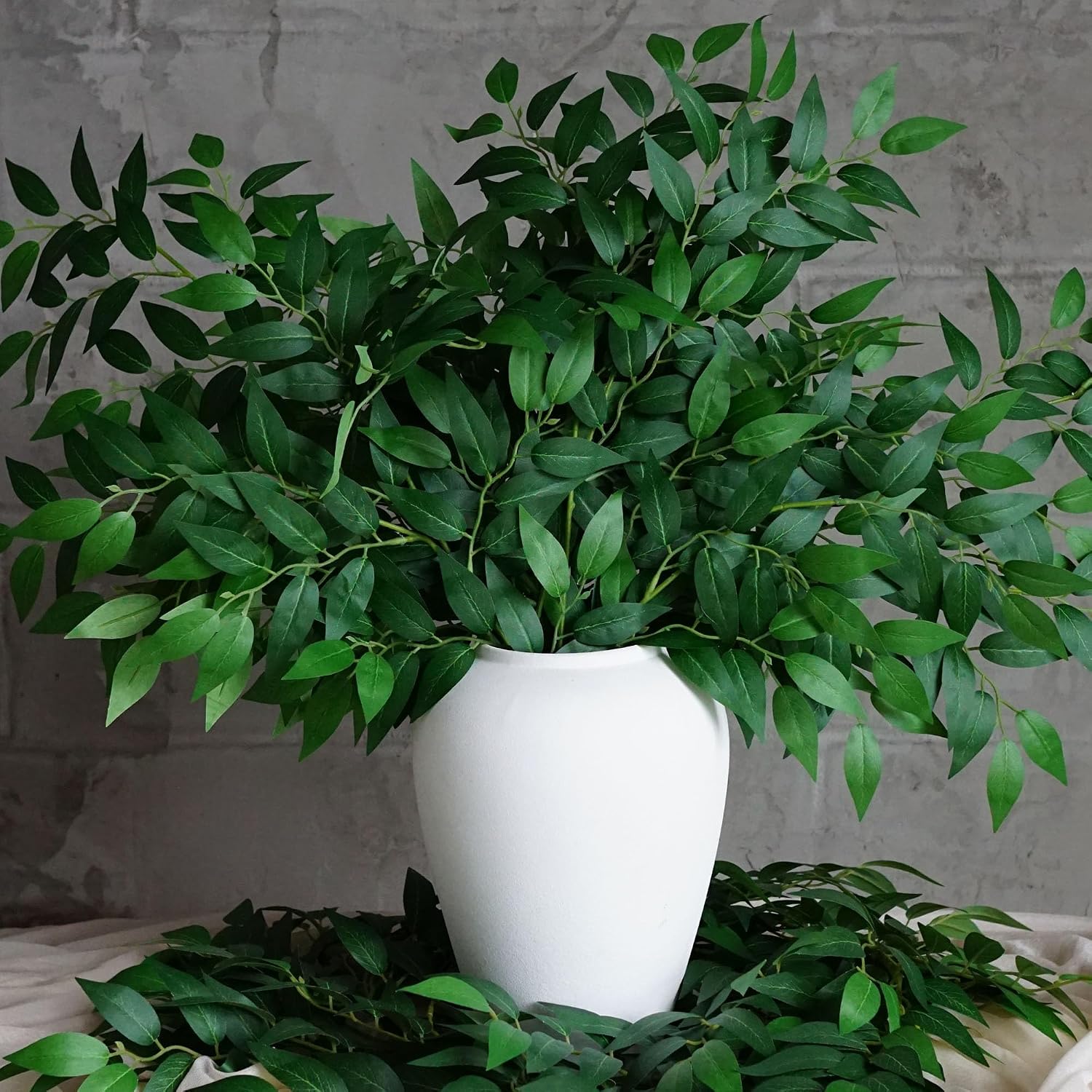Ruscus Stem Faux - 130本入り 68CM 人工イタリアンラスカス スミラックス グリーンステム、リアルなフェイクリーフブランチ バルクパック